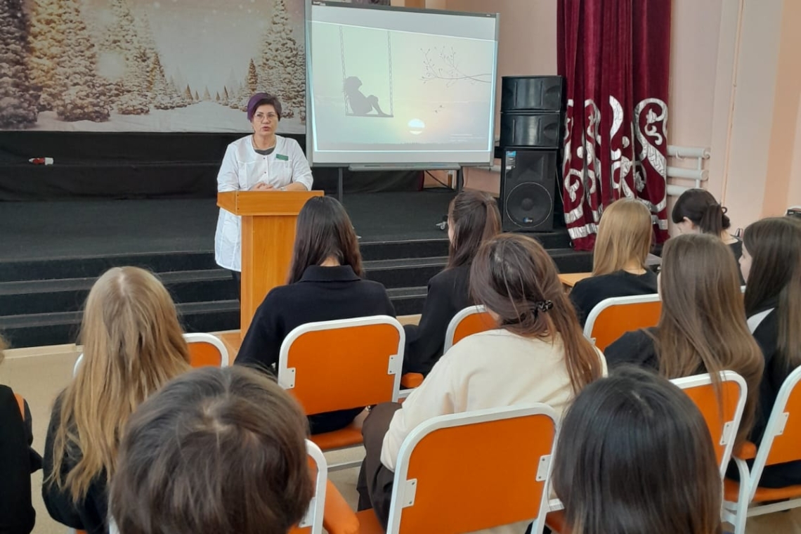 В рамках профилактики провели беседу по предупреждению ранней беременности несовершеннолетних